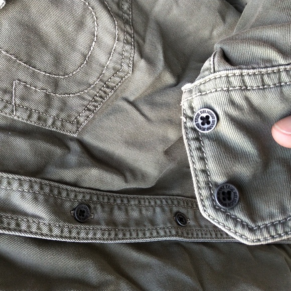 True Religion Rare pale green denim button down in EUC - Picture 7 of 9